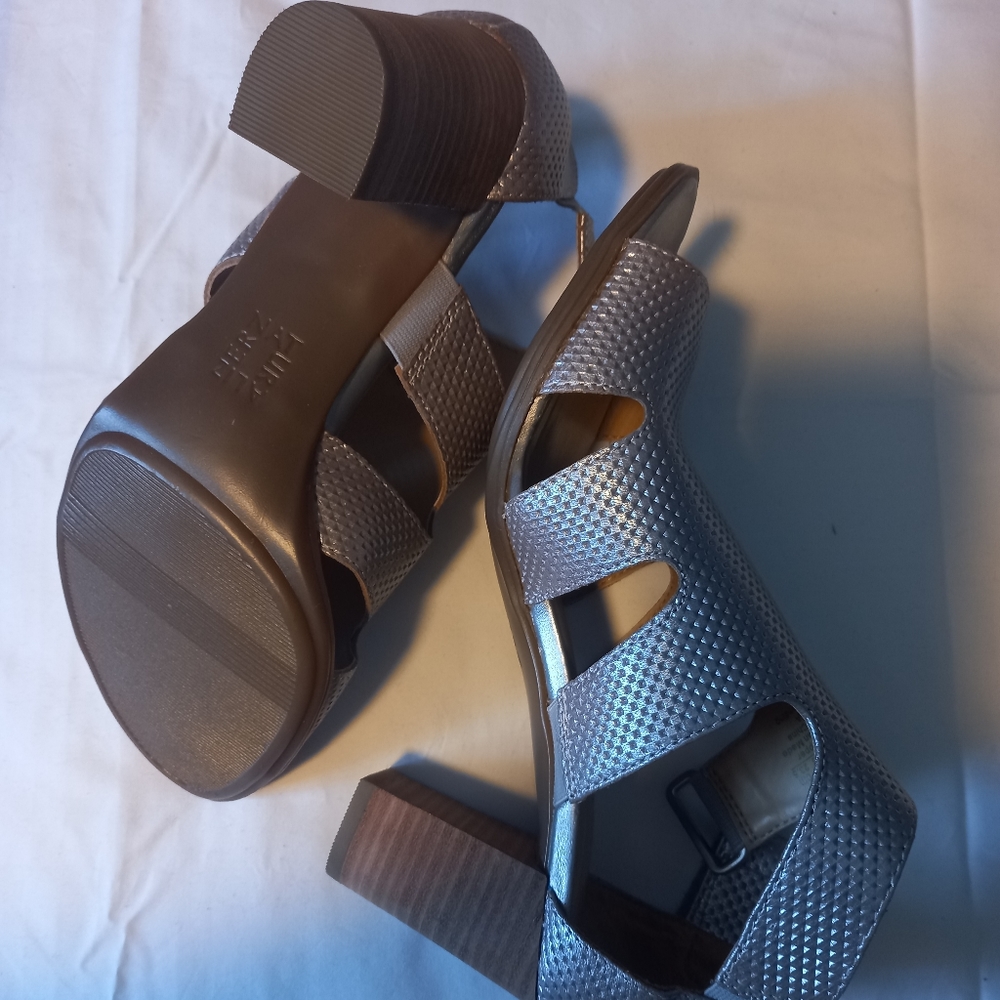 Naturalizer Sandals - Picture 3 of 4